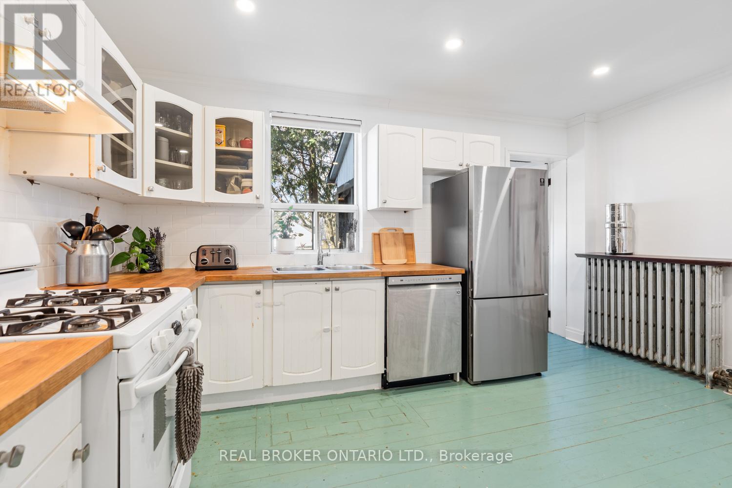 130 Harvie Avenue Property Photo 14