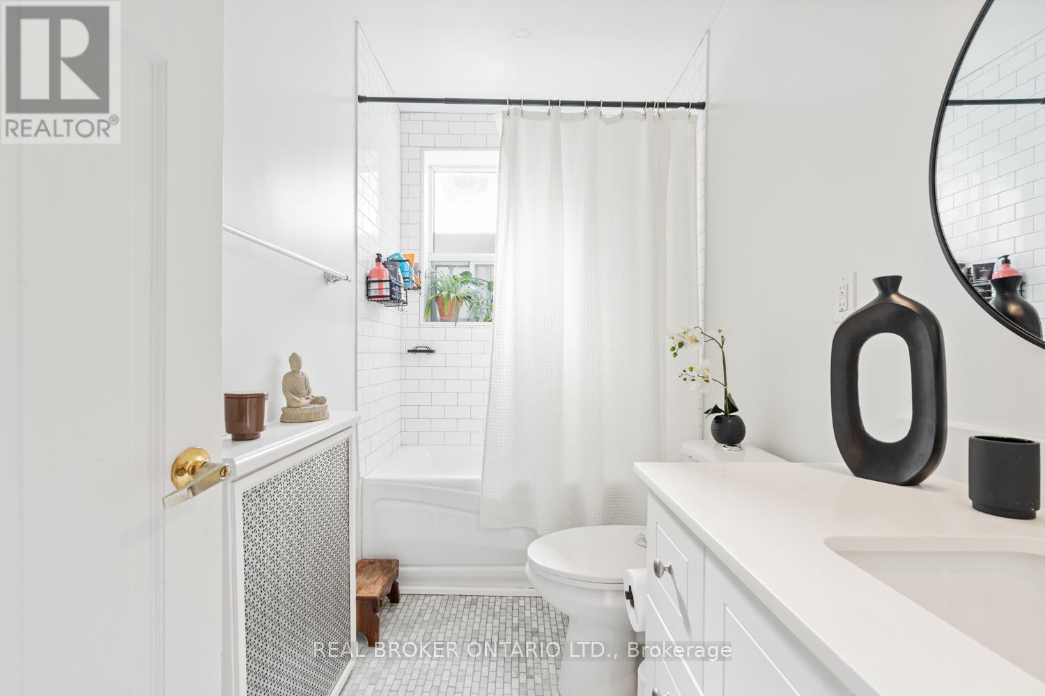 130 Harvie Avenue Property Photo 25