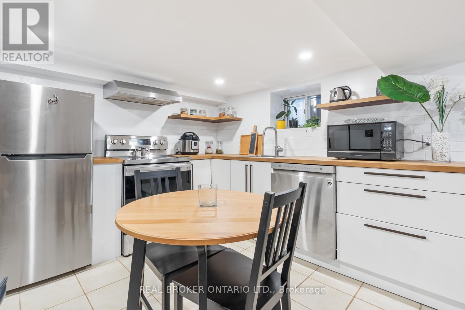 130 Harvie Avenue Property Photo 29