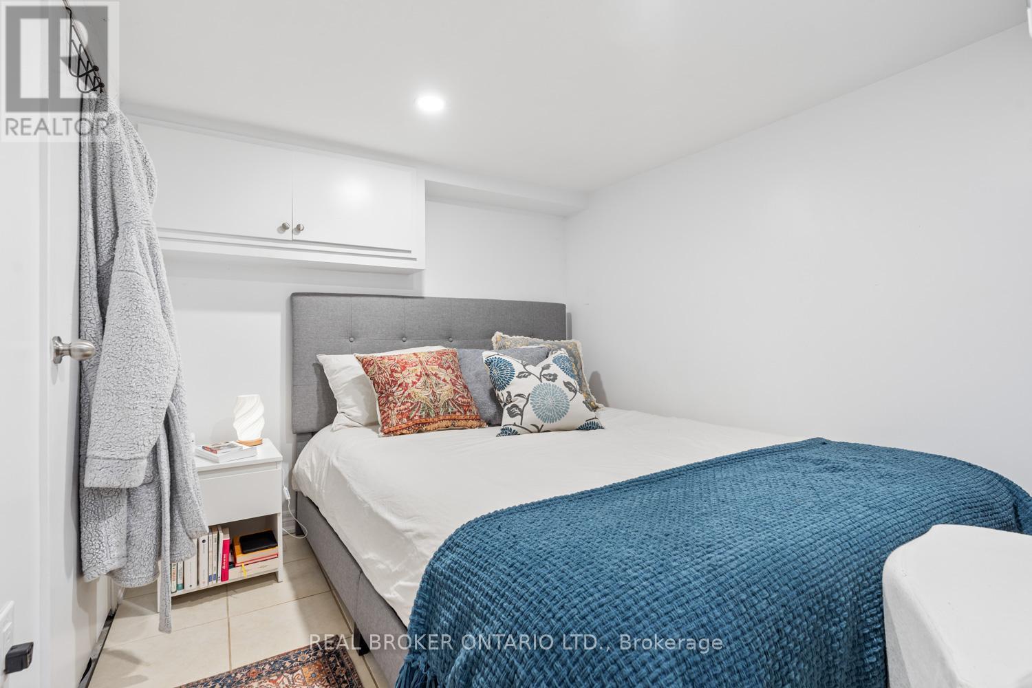 130 Harvie Avenue Property Photo 33