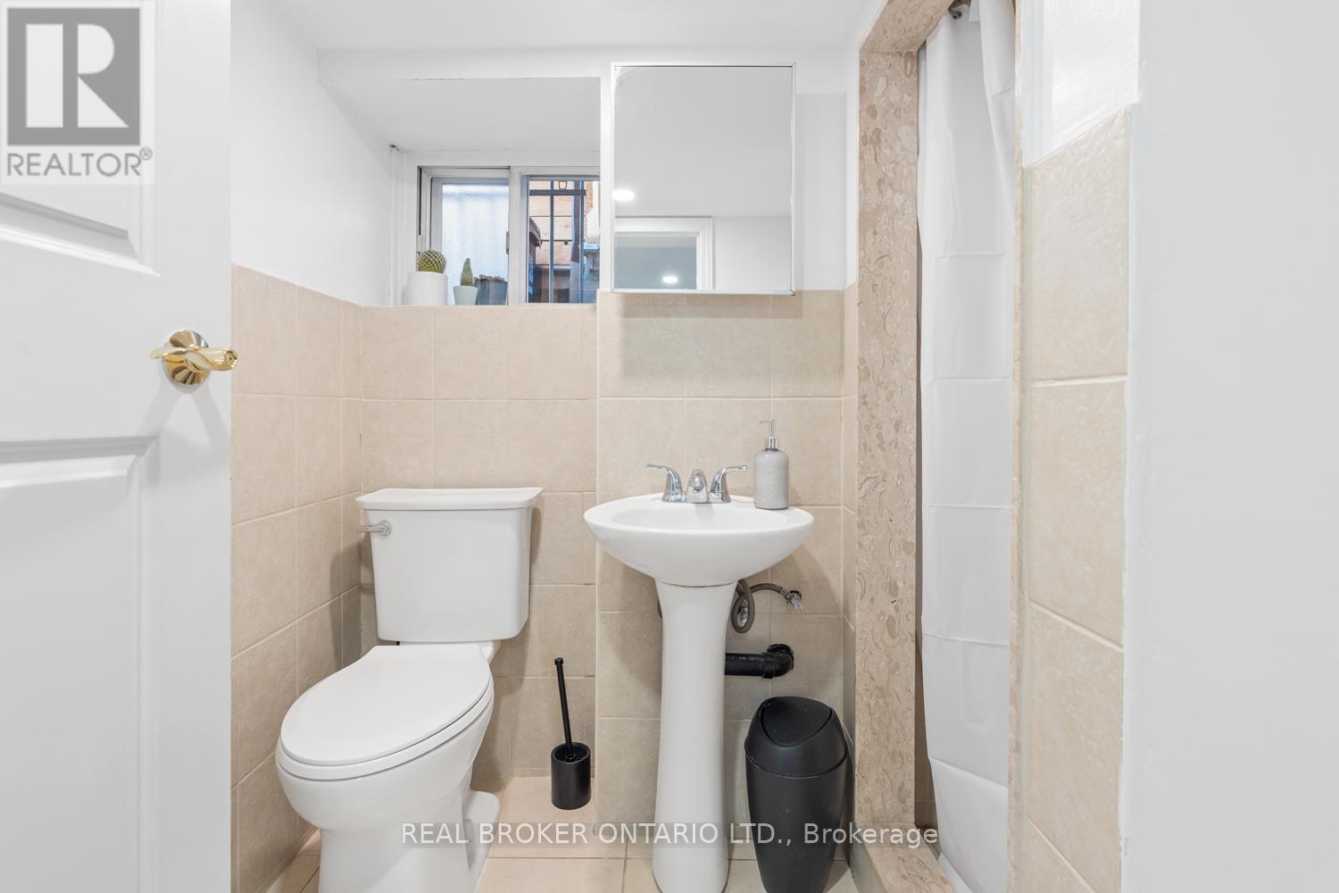 130 Harvie Avenue Property Photo 34