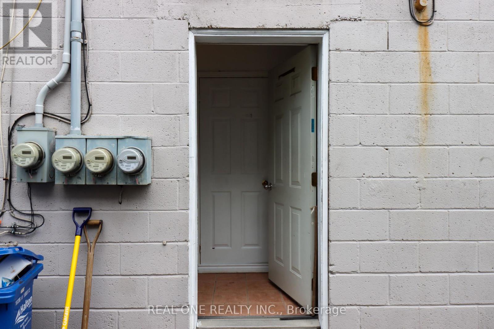 10 Mill Street E Property Photo 9