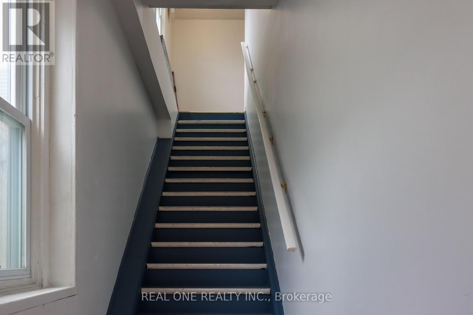 10 Mill Street E Property Photo 10