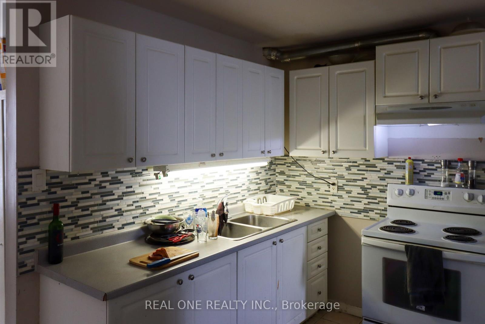 10 Mill Street E Property Photo 15