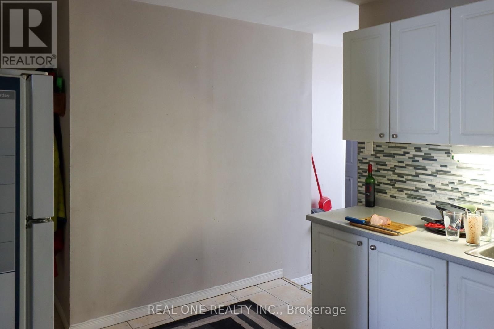 10 Mill Street E Property Photo 16