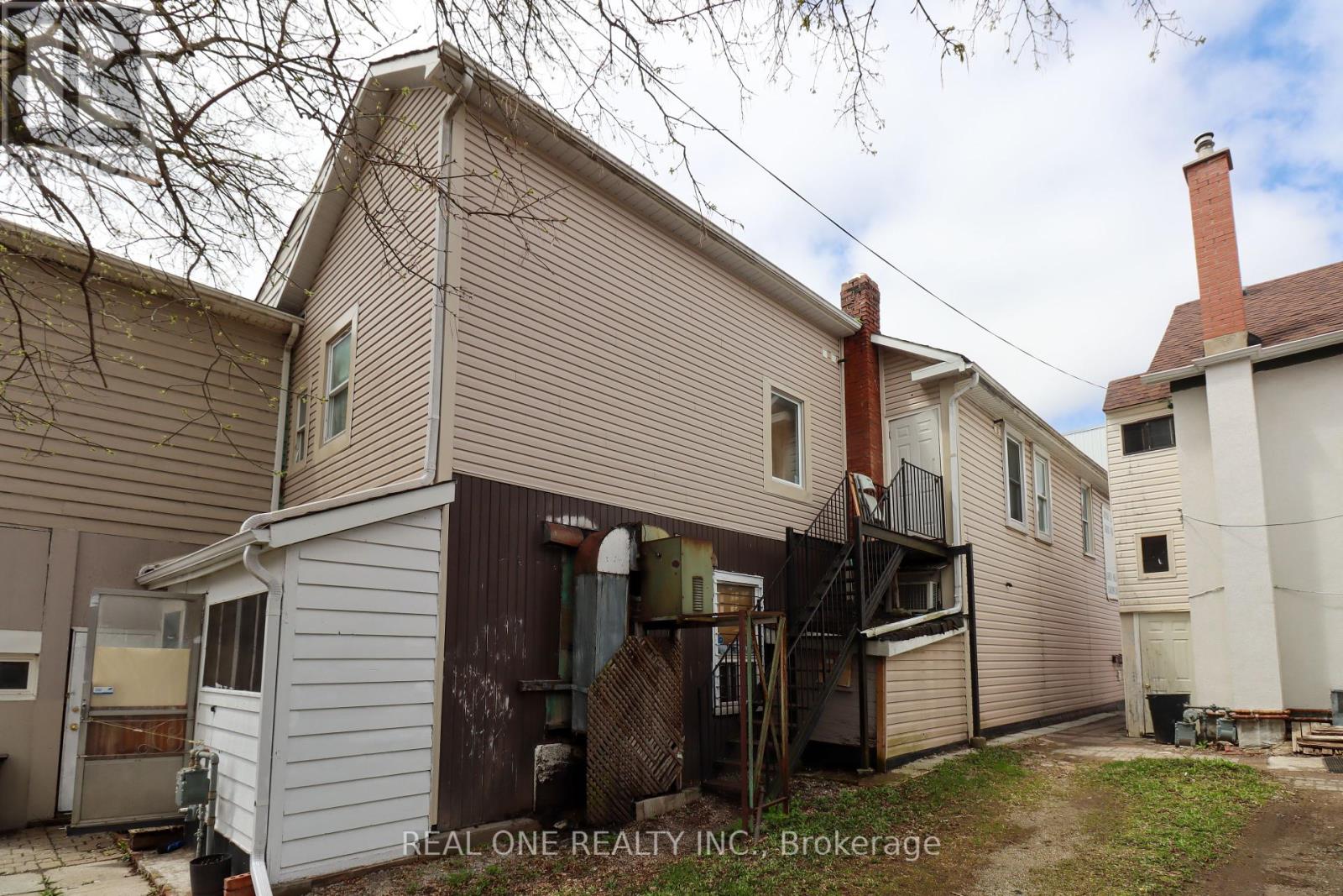 10 Mill Street E Property Photo 21