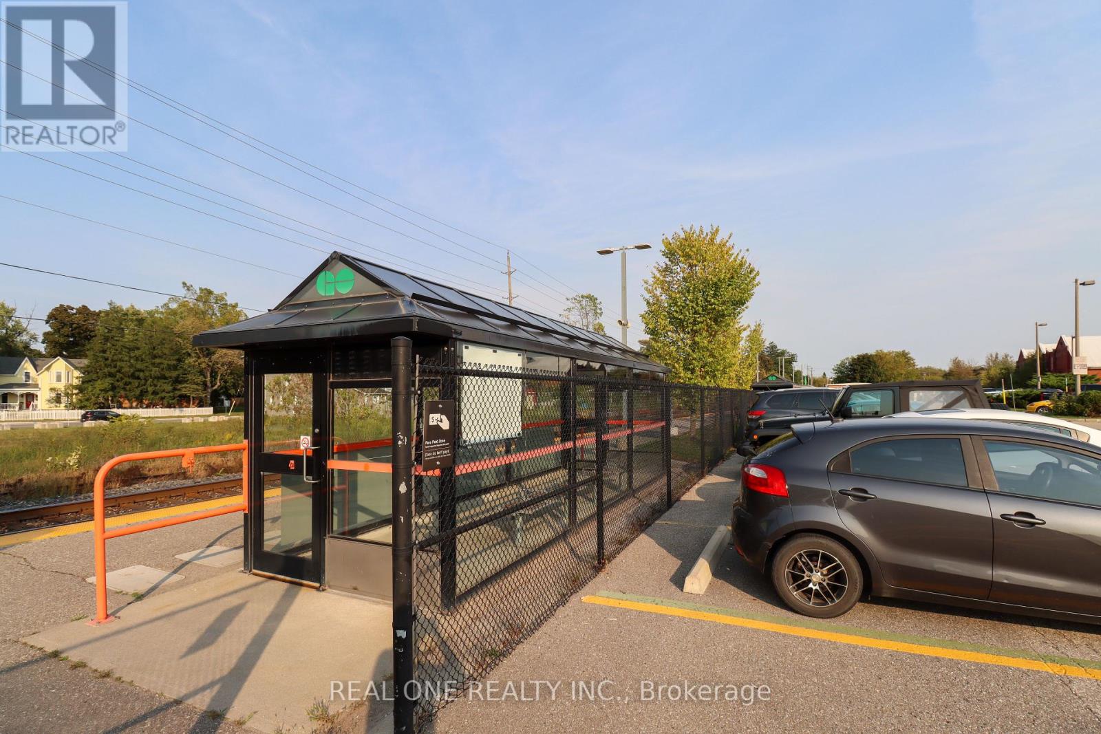 10 Mill Street E Property Photo 38