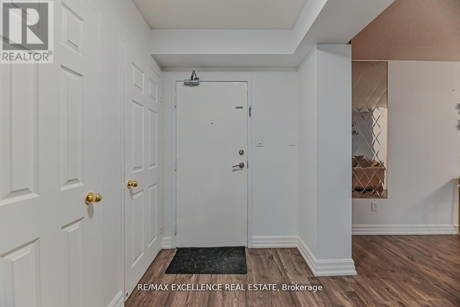 1002 - 5 Lisa Street Property Photo 6