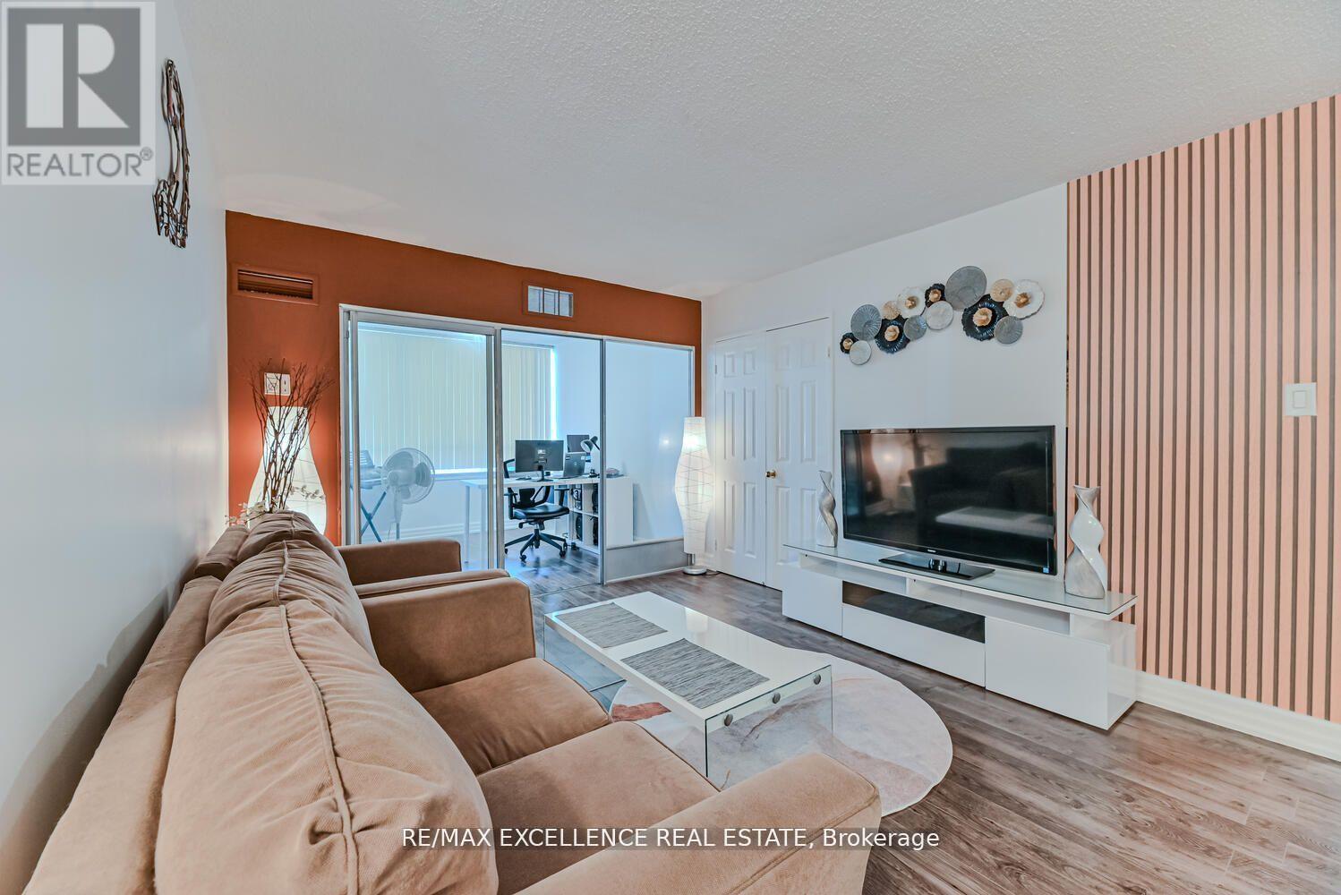 1002 - 5 Lisa Street Property Photo 11