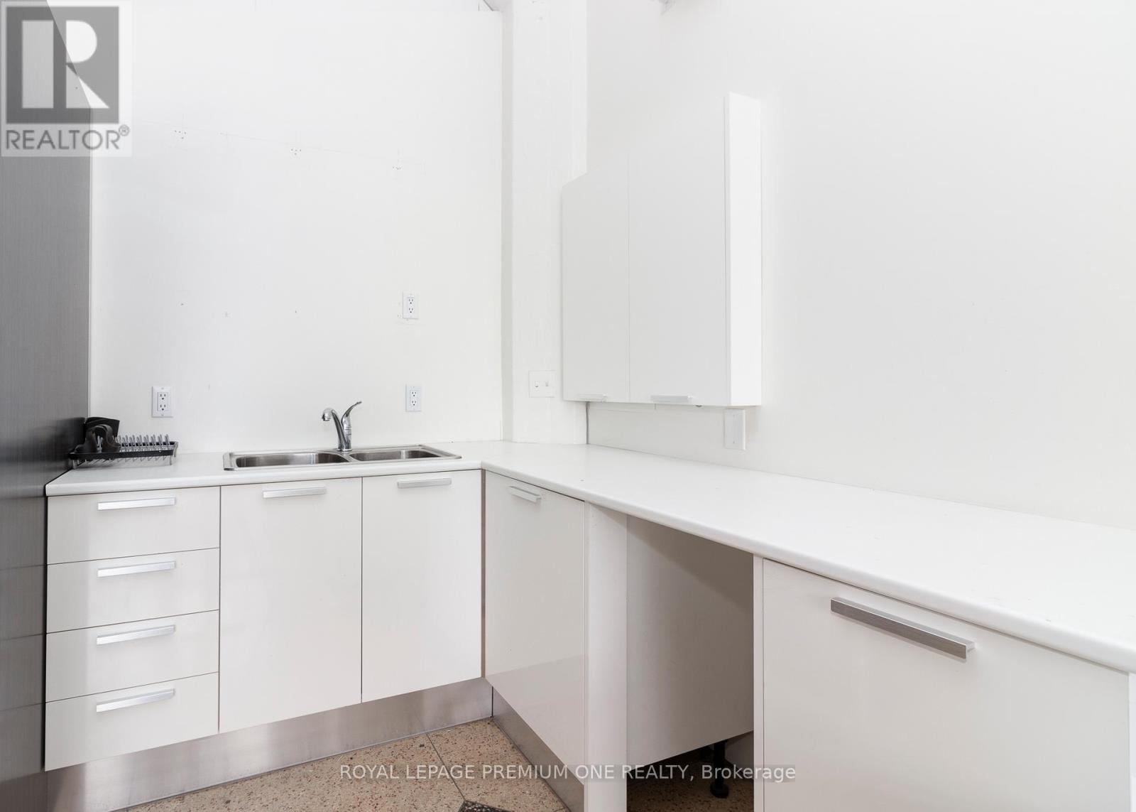 403 - 672 Dupont Street Property Photo 10