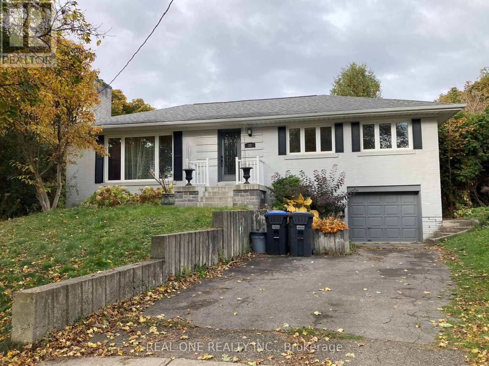 12 Lyndfield Crescent Property Photo 1