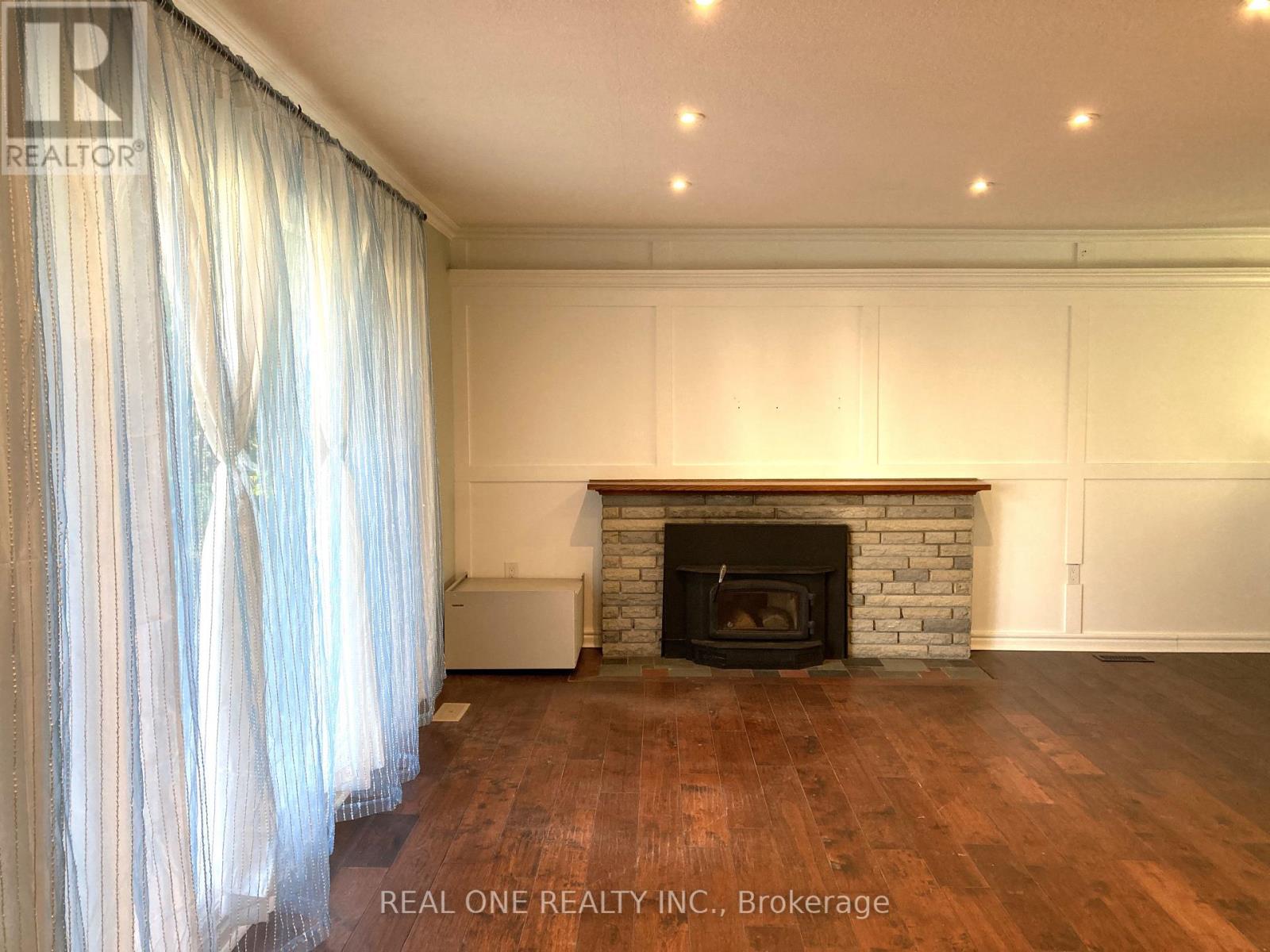 12 Lyndfield Crescent Property Photo 2