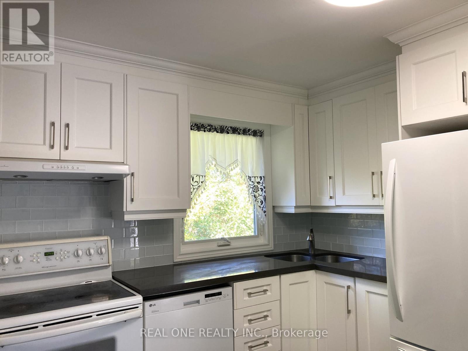 12 Lyndfield Crescent Property Photo 7