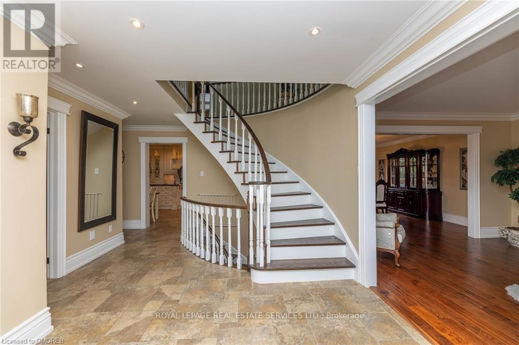 2123 Kawartha Crescent Property Photo 6