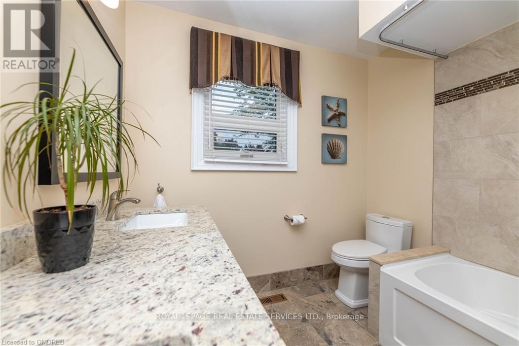2123 Kawartha Crescent Property Photo 24