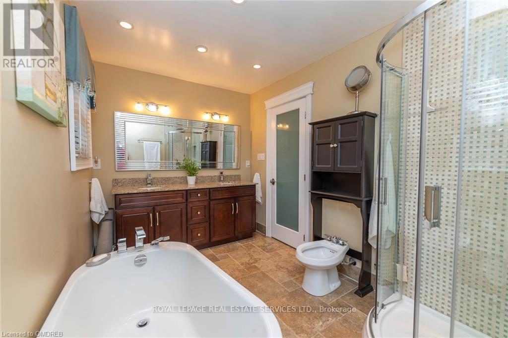 2123 Kawartha Crescent Property Photo 28