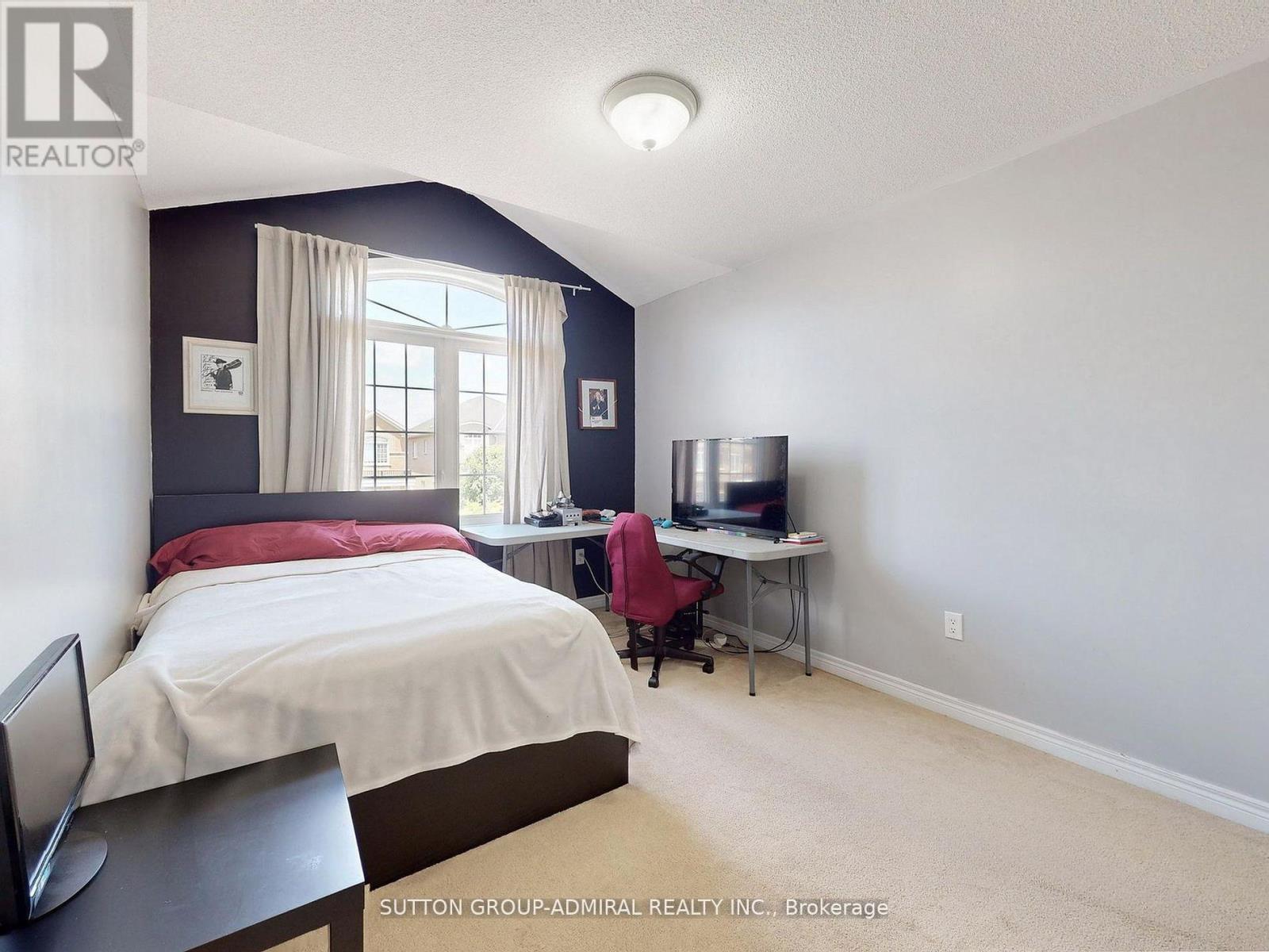 13 Fallgate Drive Property Photo 19
