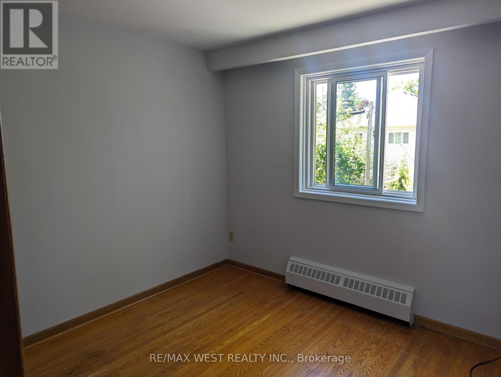 50-52 Peter Street N Property Photo 7