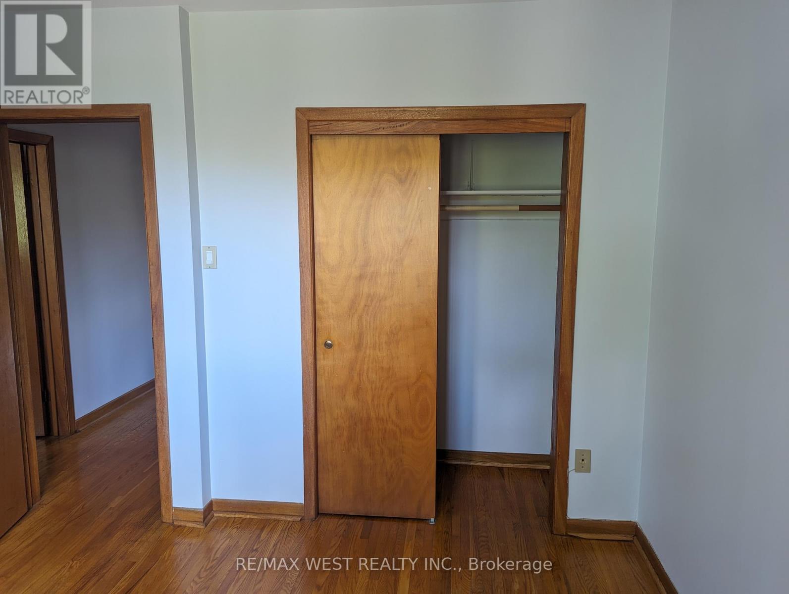 50-52 Peter Street N Property Photo 7