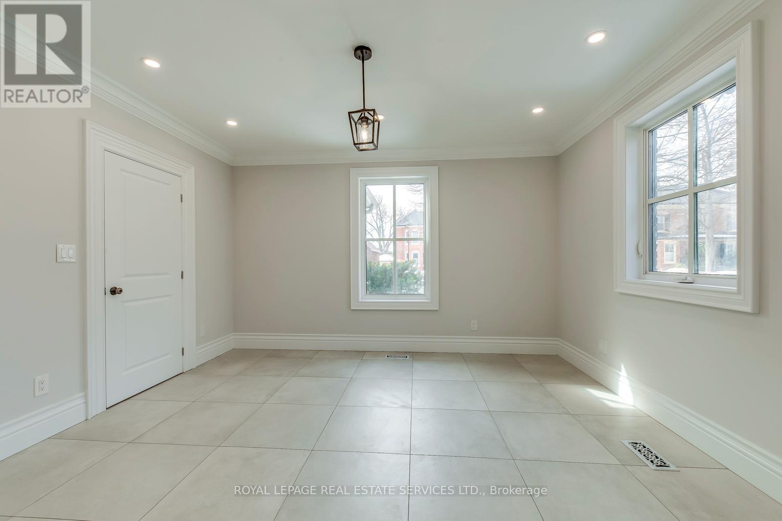 317 Queen Street S Property Photo 6
