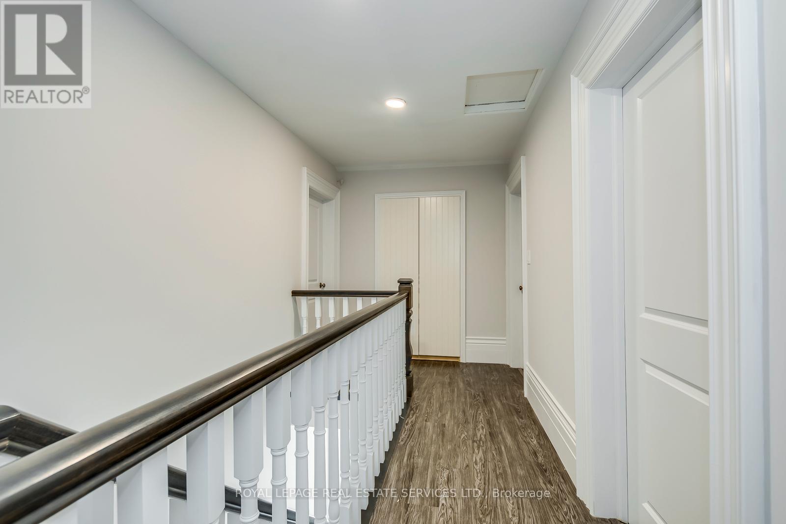 317 Queen Street S Property Photo 11