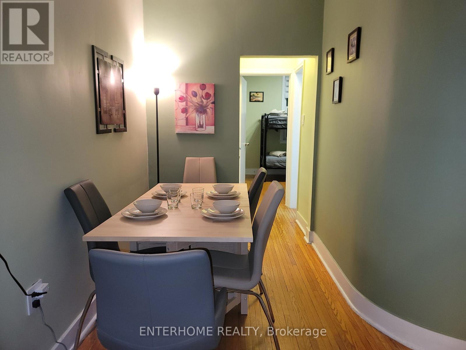 2 - 51 Queen Street E Property Photo 3