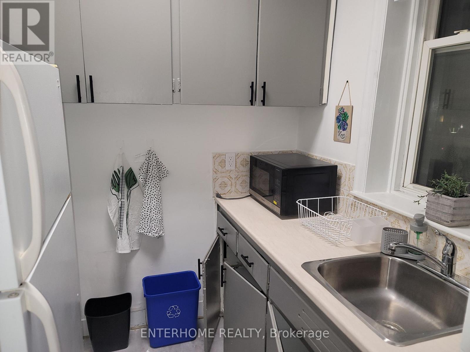 2 - 51 Queen Street E Property Photo 4
