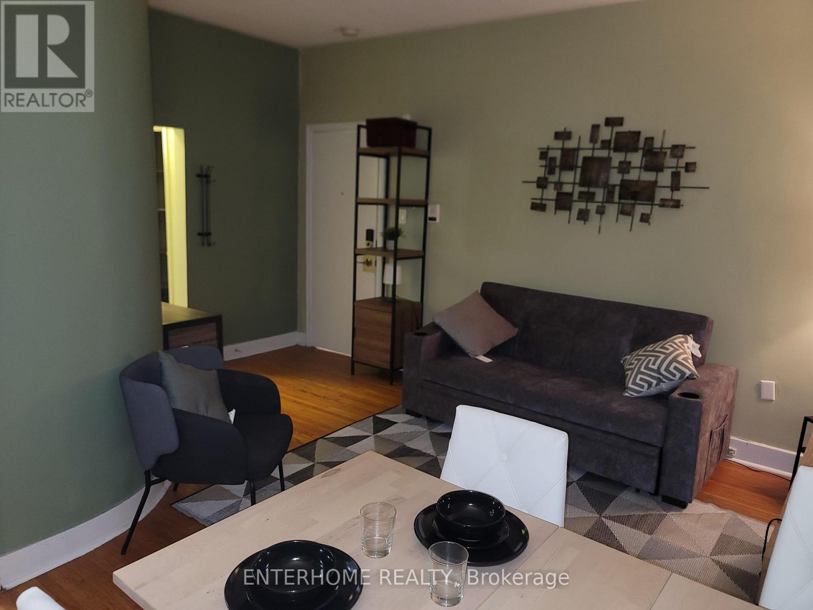 3 - 51 Queen Street E Property Photo 2