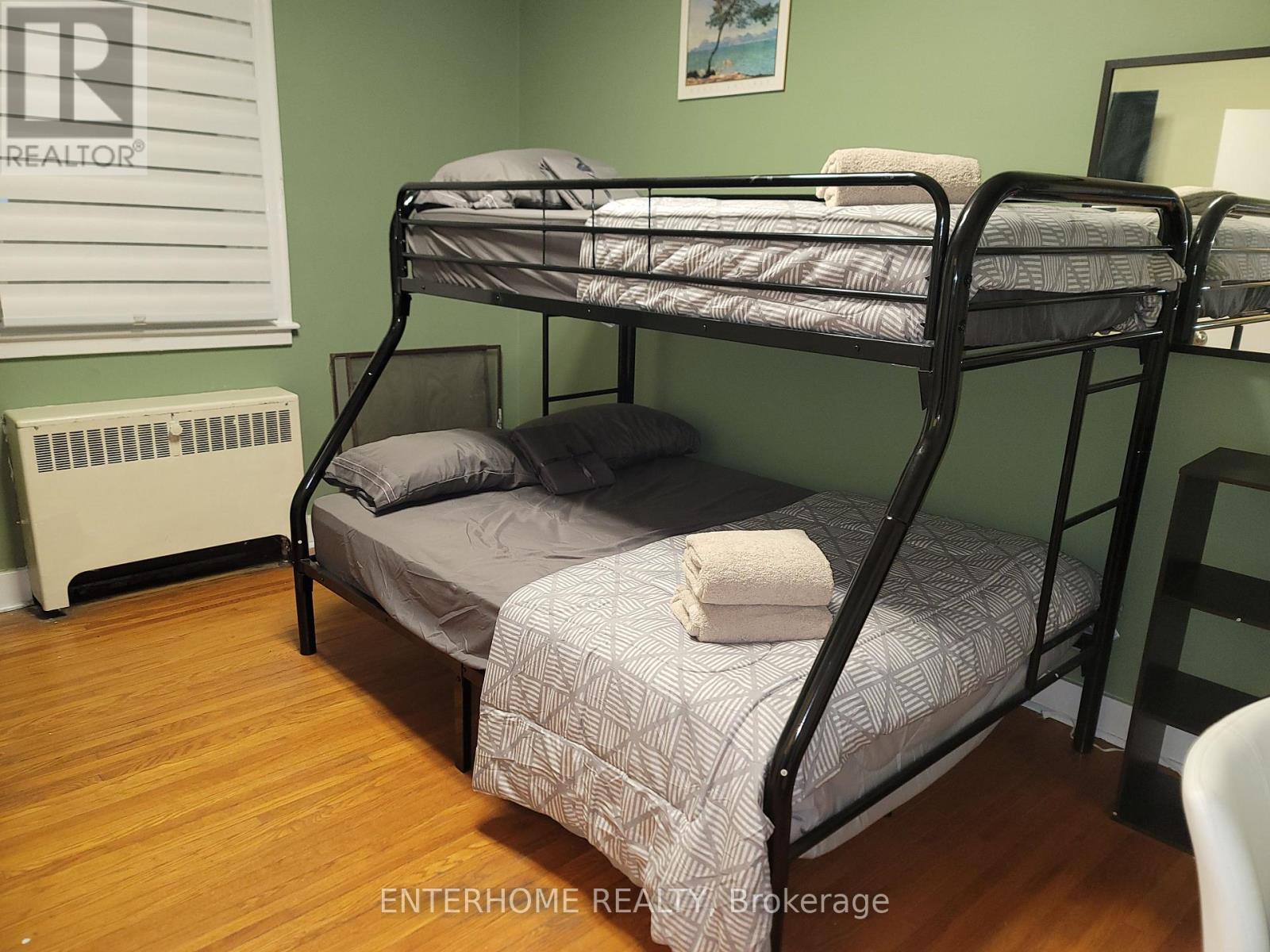 3 - 51 Queen Street E Property Photo 5