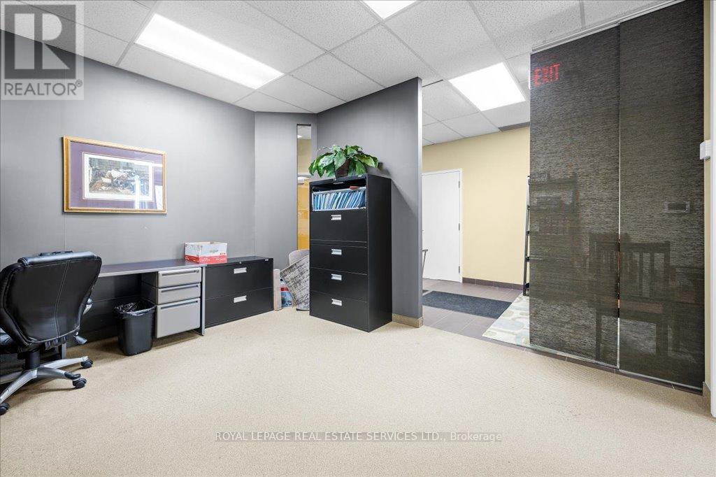200 - 414 North Service Road E Property Photo 10