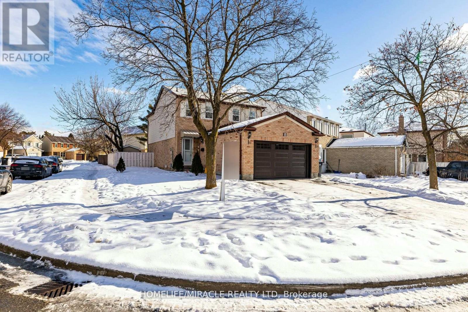 5 Nemo Crescent N Property Photo