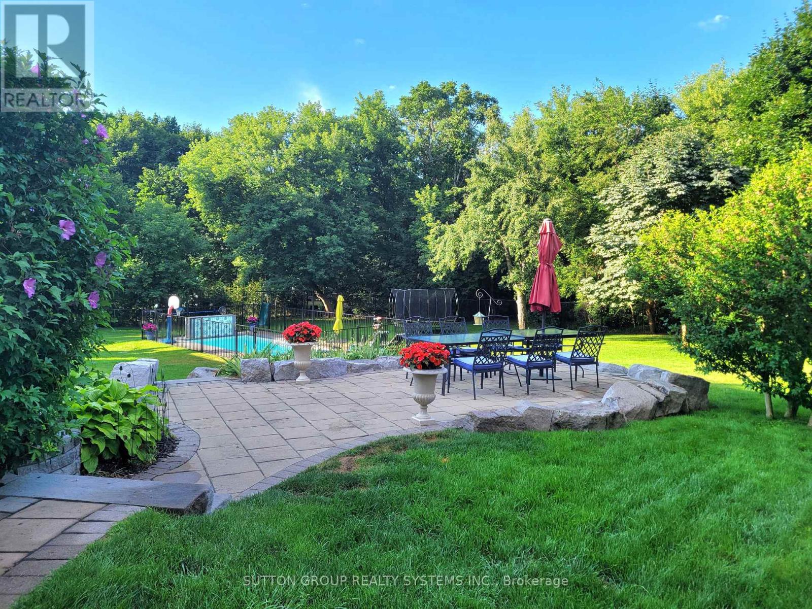 1606 Crediton Parkway E Property Photo 1
