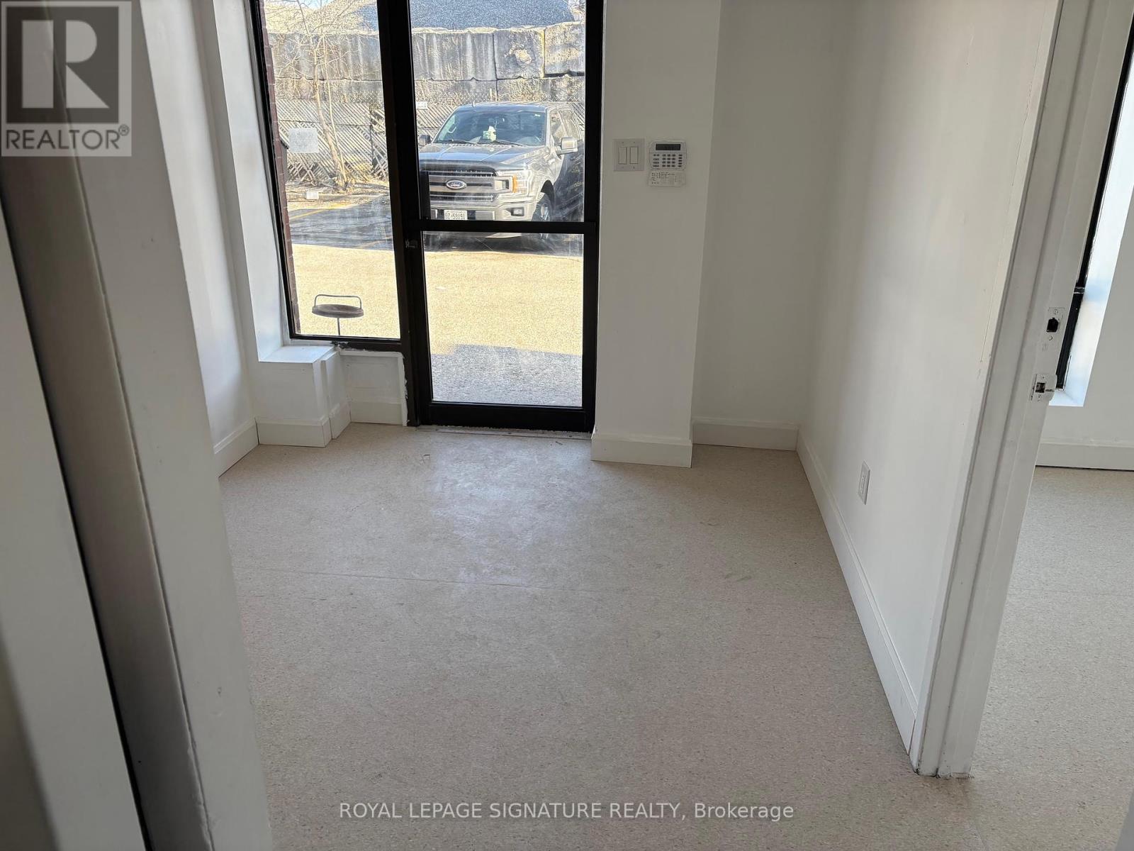 3 - 52 Airview Road Property Photo 2