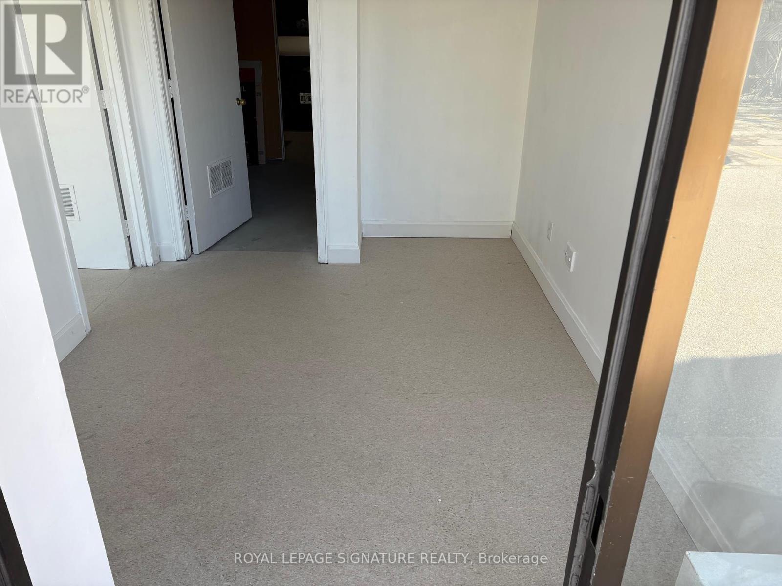 3 - 52 Airview Road Property Photo 3