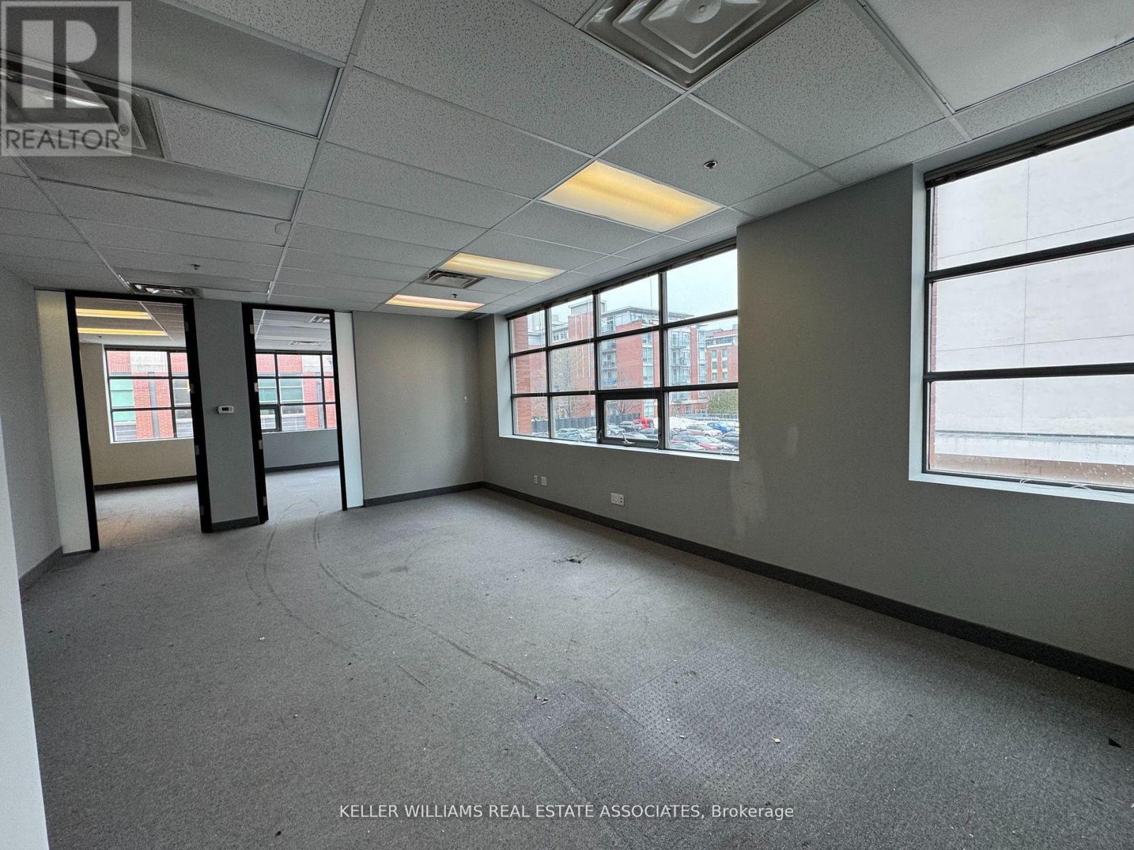203 - 125 Lakeshore Road E Property Photo 3