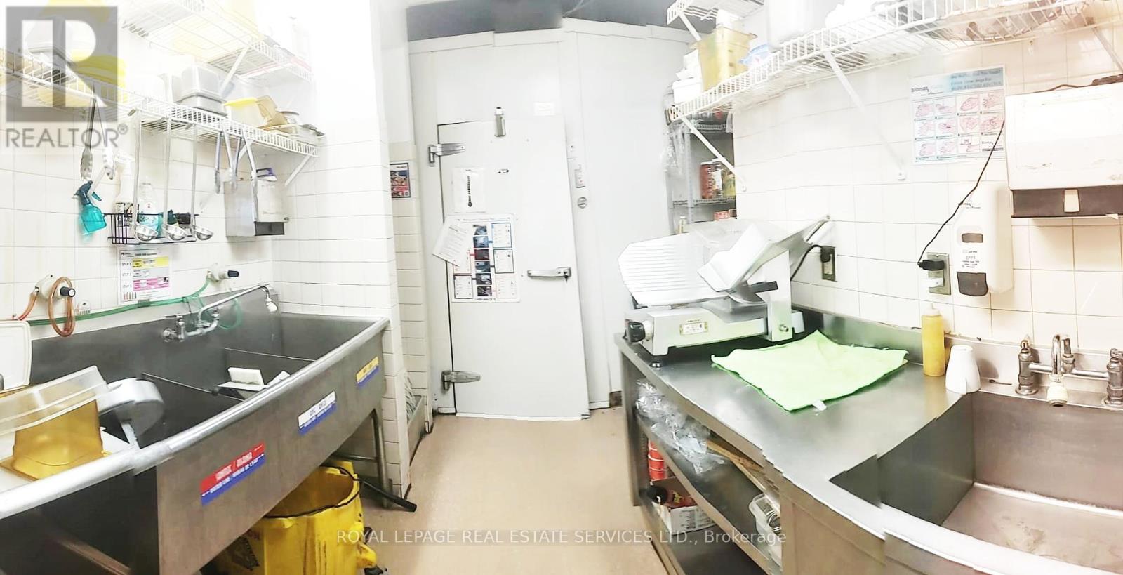 C-102 - 5555 Eglinton Avenue W Property Photo 7