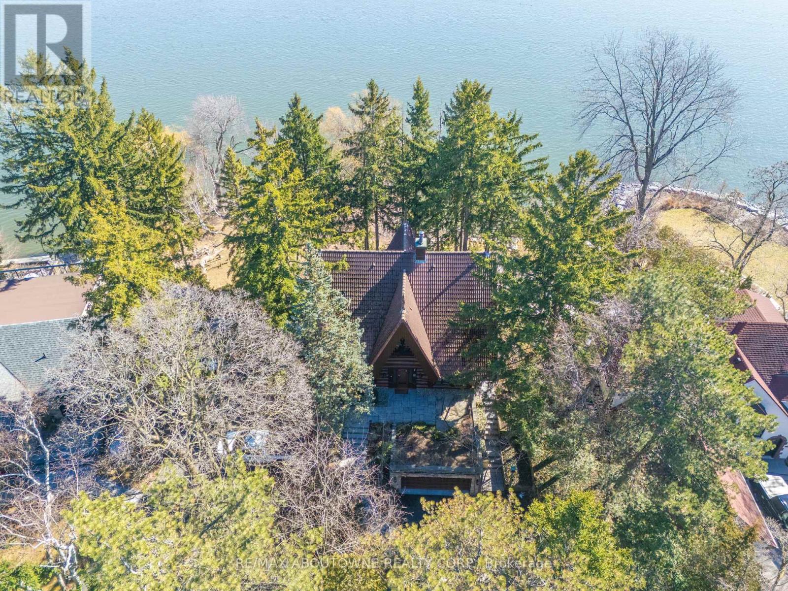 270 North Shore Boulevard E Property Photo 2