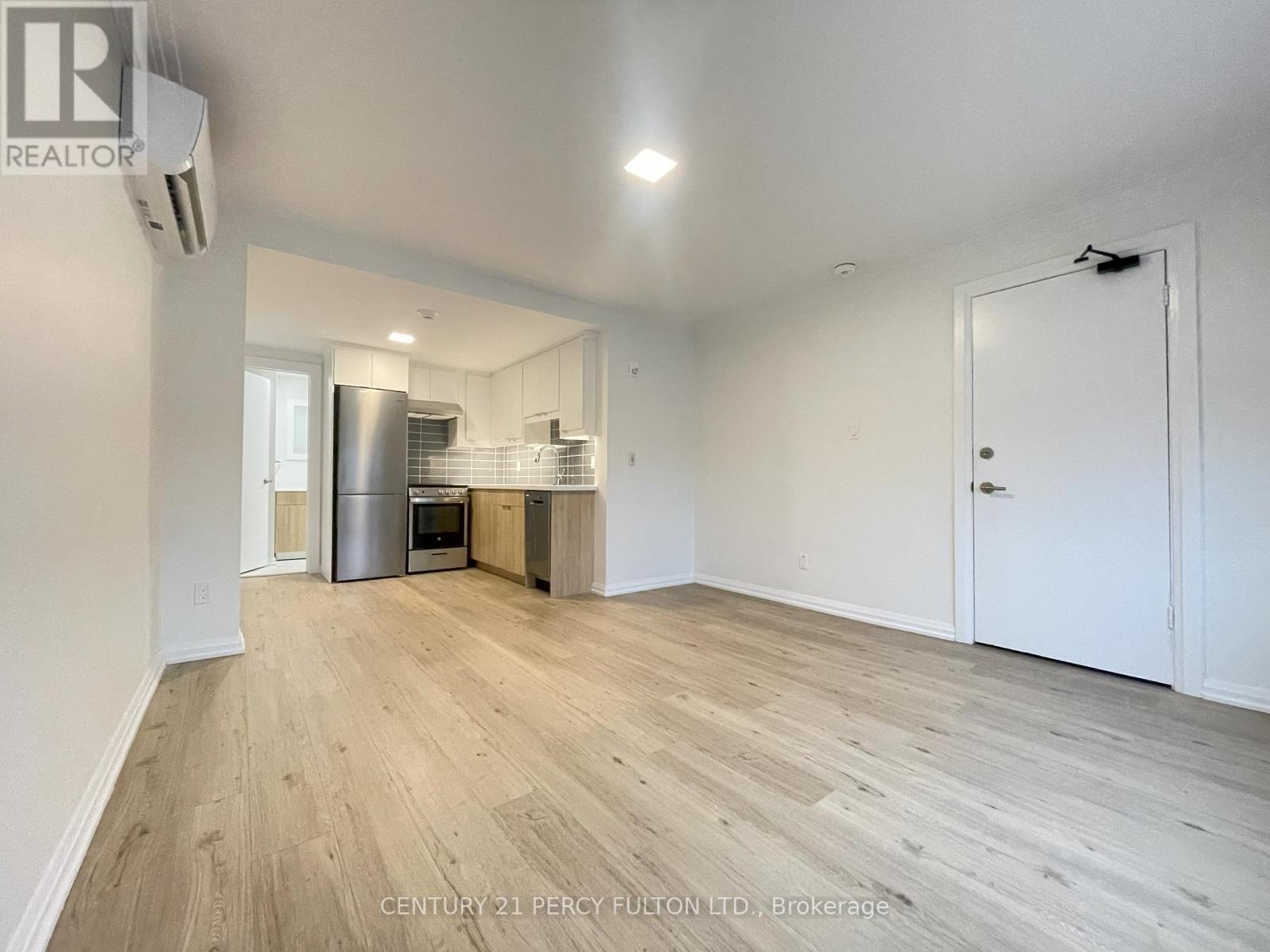 3 - 167 Thirtieth Street Property Photo 2