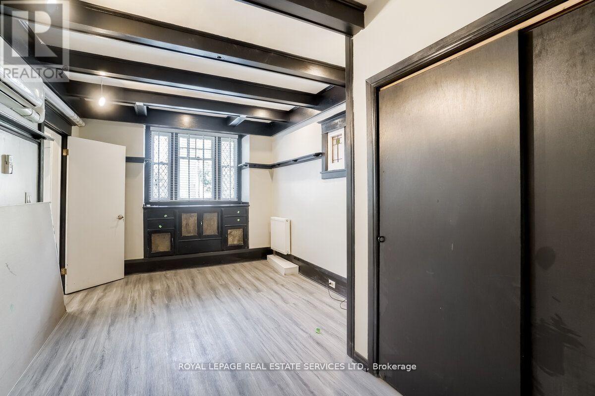 31 Tyndall Avenue Property Photo 6