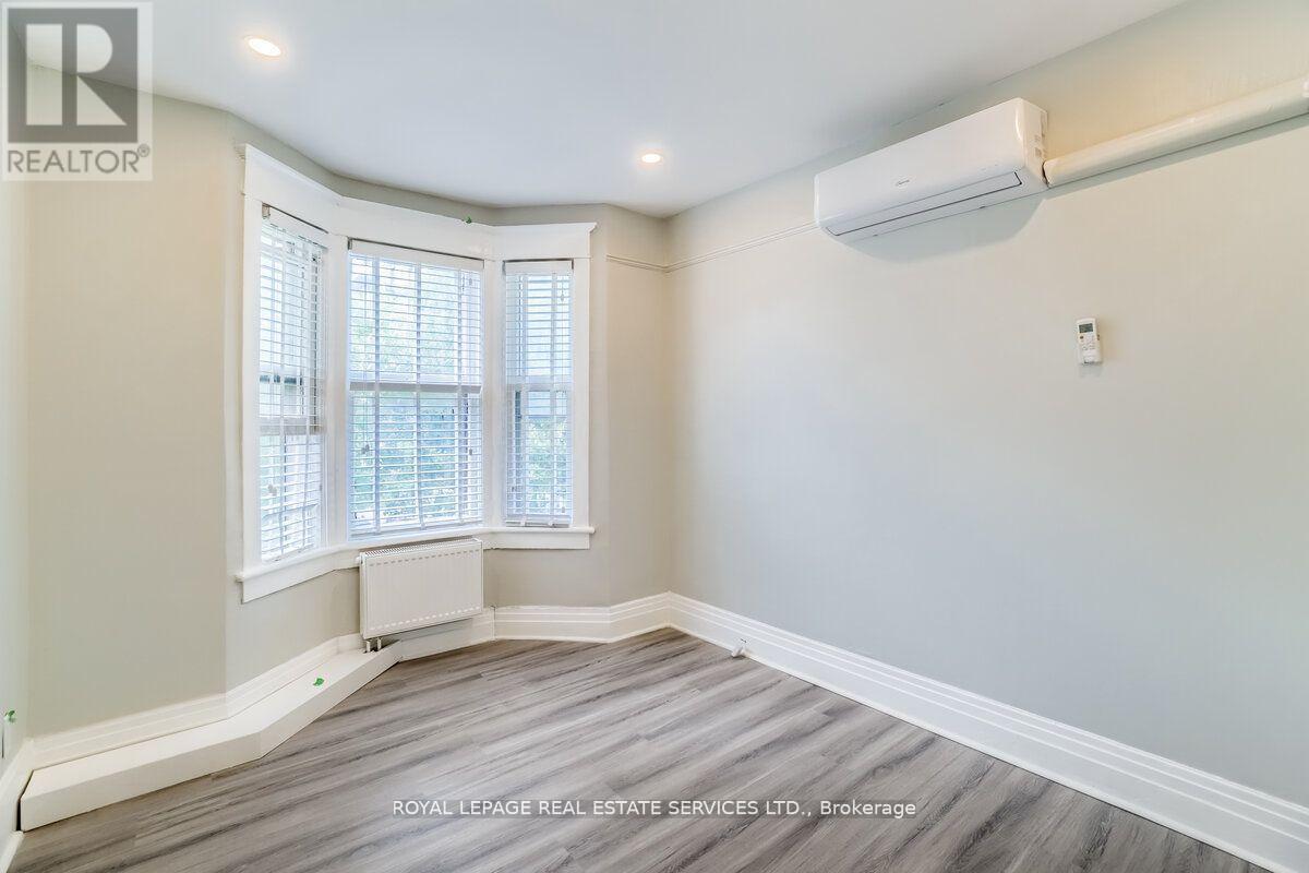 31 Tyndall Avenue Property Photo 21