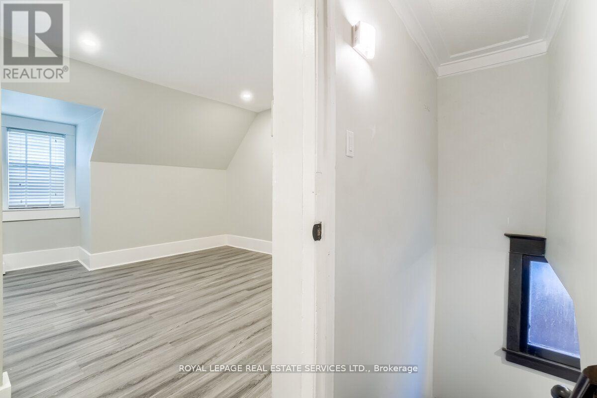 31 Tyndall Avenue Property Photo 24