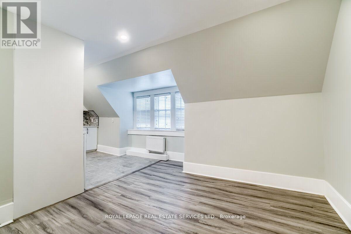 31 Tyndall Avenue Property Photo 26