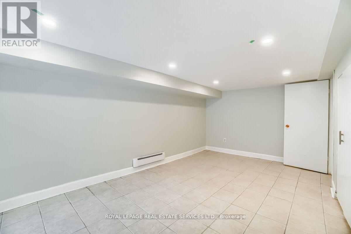 31 Tyndall Avenue Property Photo 34
