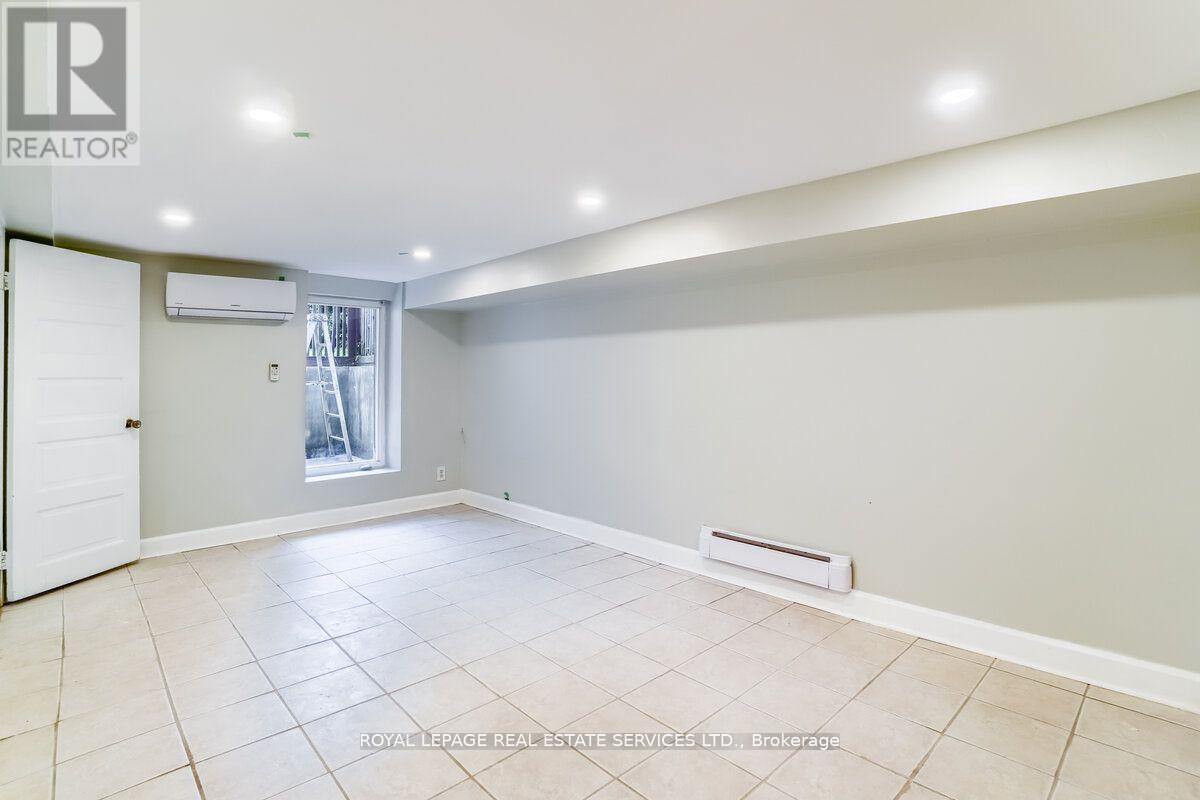 31 Tyndall Avenue Property Photo 36