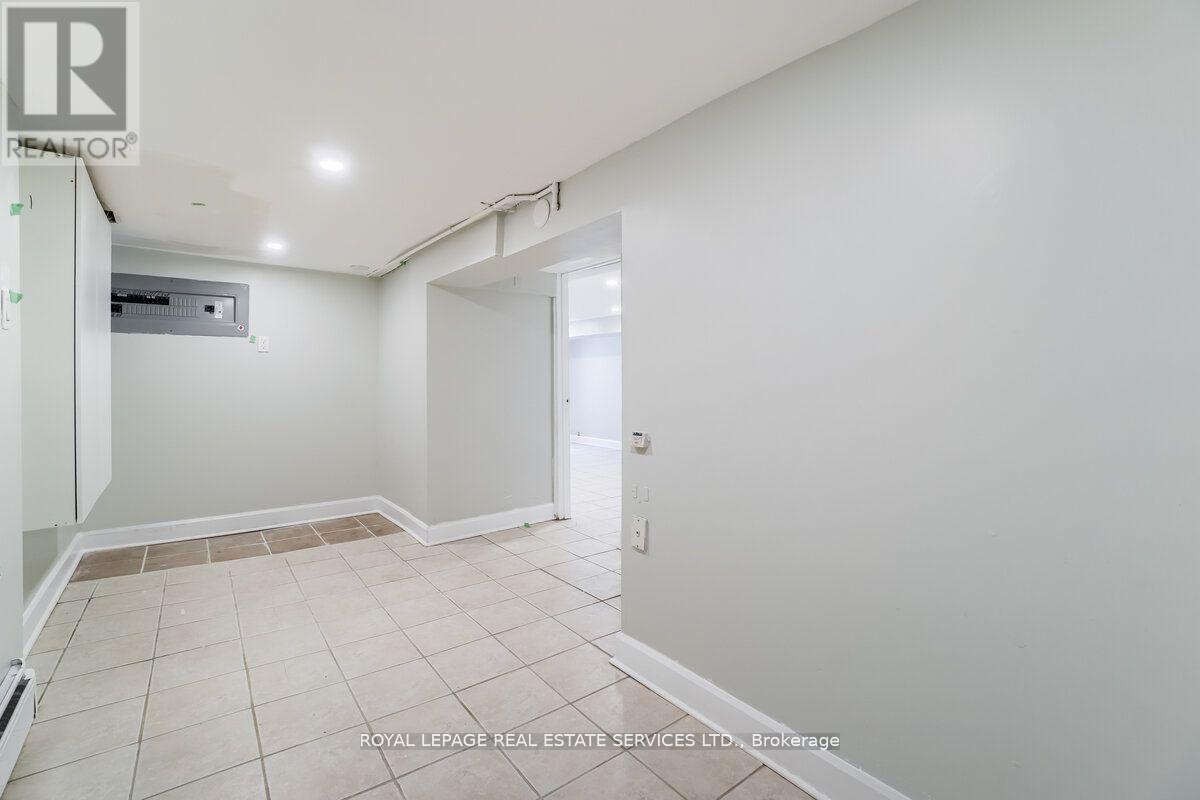 31 Tyndall Avenue Property Photo 38