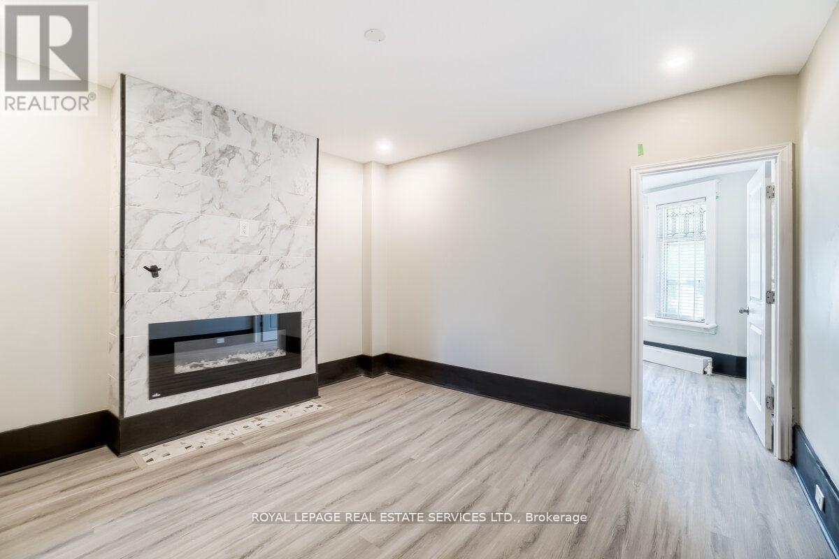 31 Tyndall Avenue Property Photo 3