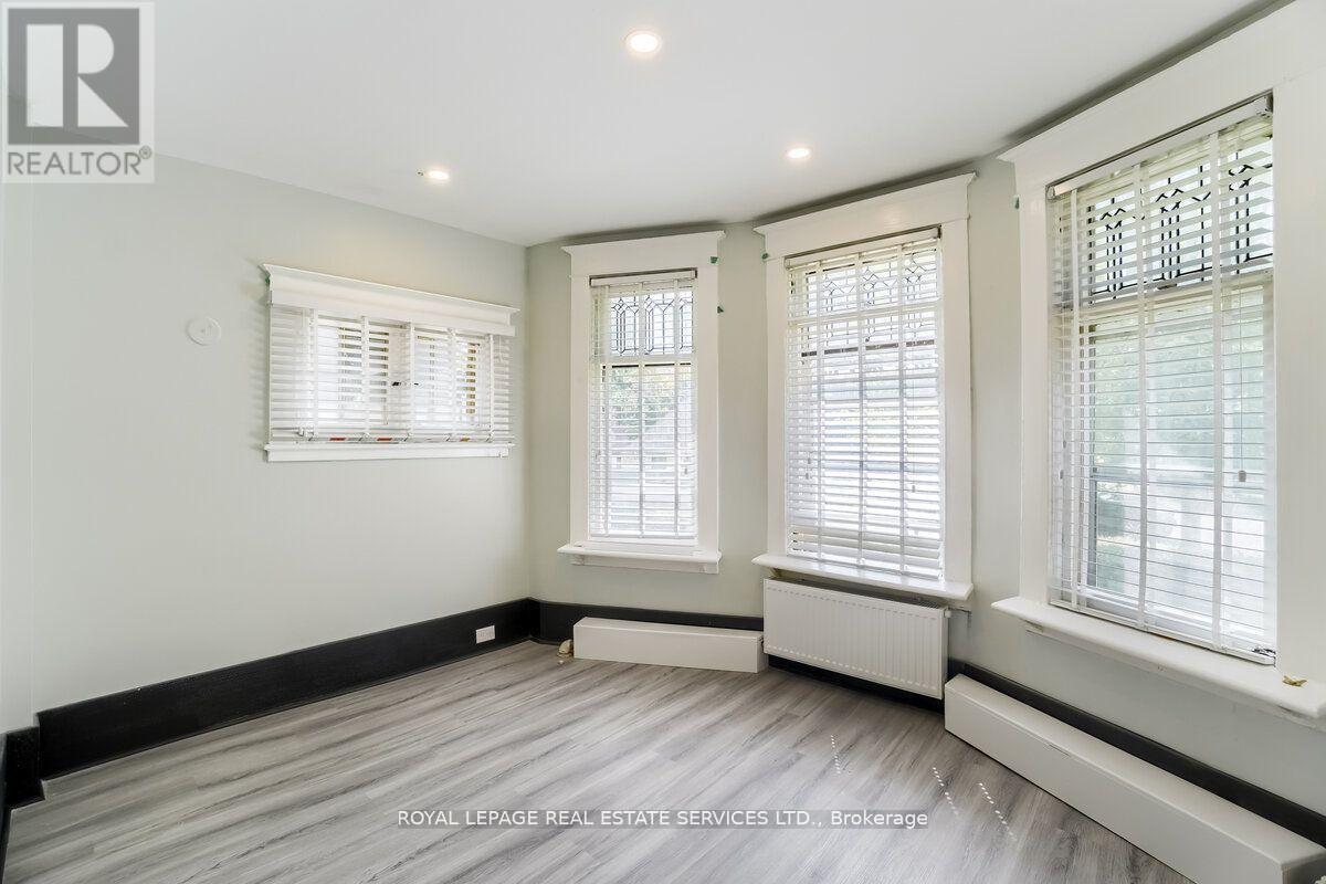 31 Tyndall Avenue Property Photo 10