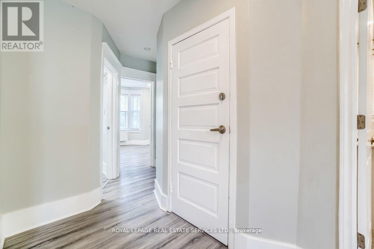 31 Tyndall Avenue Property Photo 14