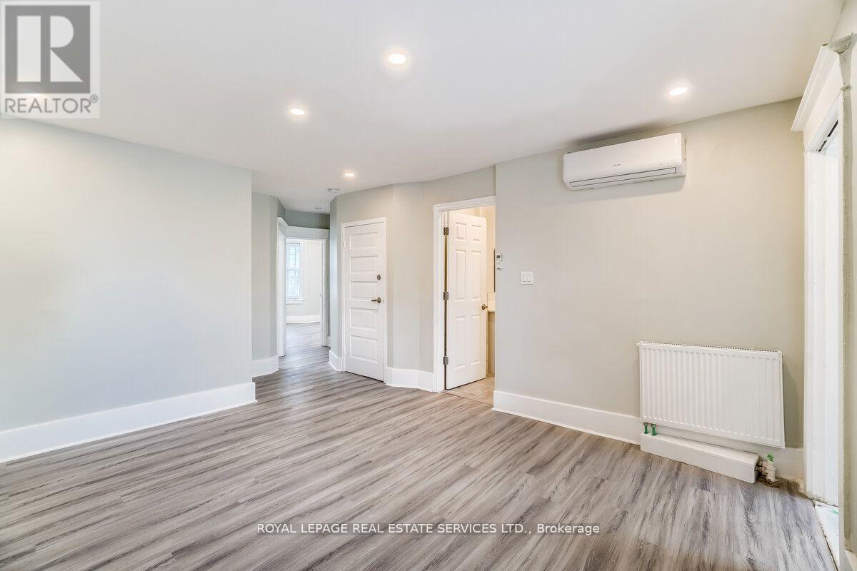 31 Tyndall Avenue Property Photo 15