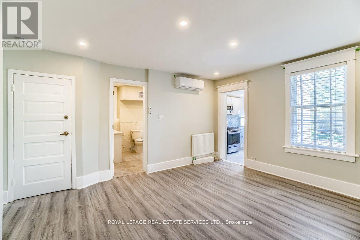 31 Tyndall Avenue Property Photo 16
